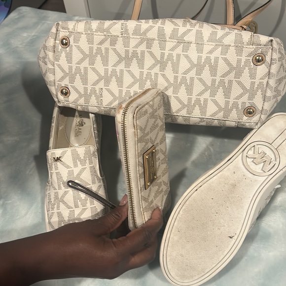 MK used cream shoes purse and wallet size 9 - Picture 4 of 5